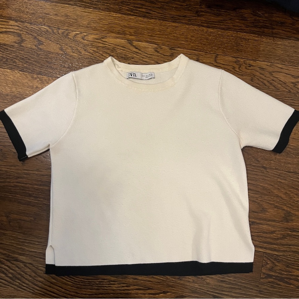 zara black and white knit top!